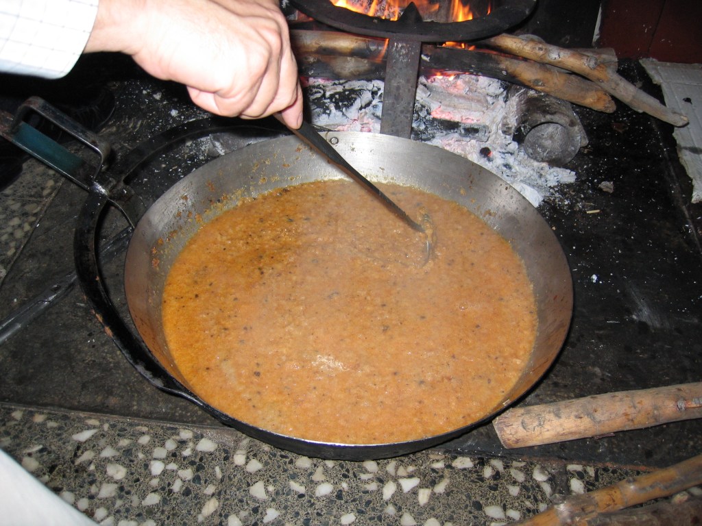 Morteruelo Cuenca Emiliana. Añadimos el caldo del hígado